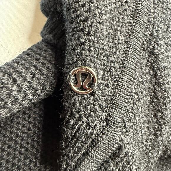 Lululemon On The Go 100% Merino Wool Knit Poncho - Picture 4 of 8